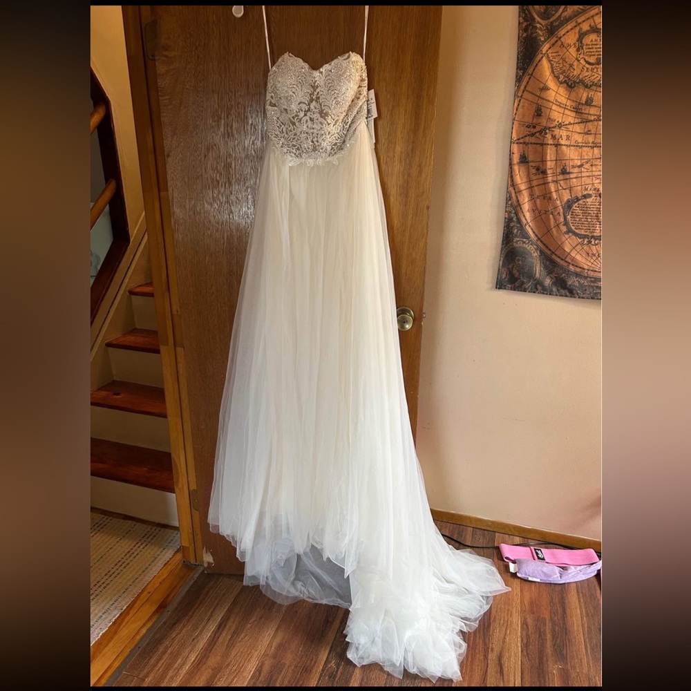 Elegant White Lace Wedding Dress